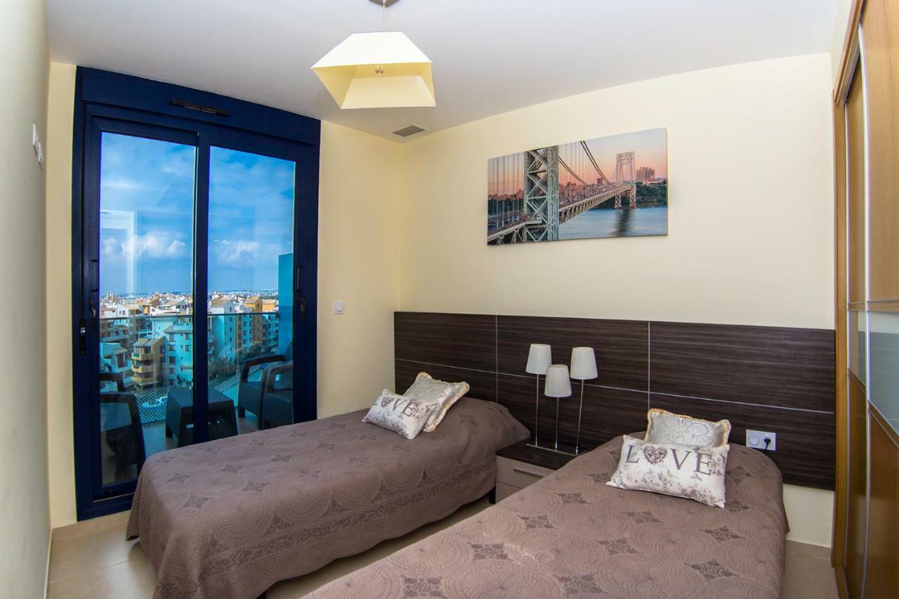 Apartamento Sea Senses Victoria Frente Al Mar Torrevieja Exteriör bild